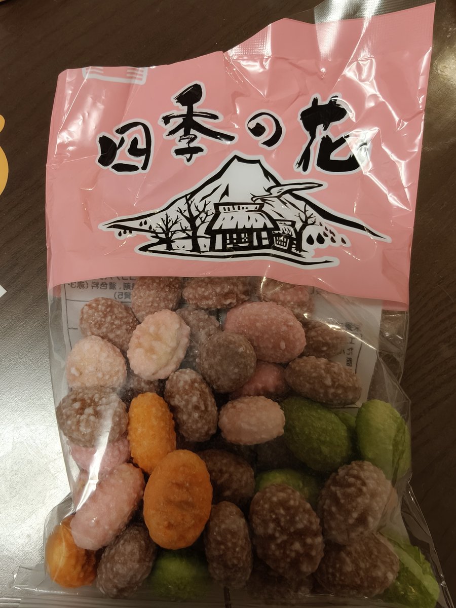 on_i_be's tweet photo. ドラッグストアでなんとなく買ったこのお菓子美味い！
甲府にある株式会社カニヤさんの四季の花。買い占めに行こう。 https://t.co/qrAkgTeAzG