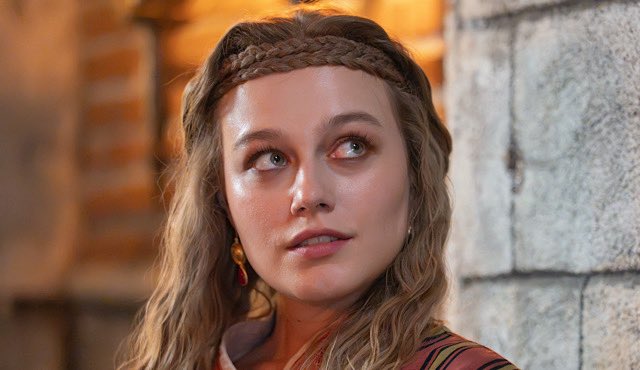 narseatv's tweet photo. “Aşk ve Taht” yurt dışında “Love and Throne” adıyla yayınlanacak! #AşkveTaht #NarseaTv https://t.co/UYTzbPiGkr