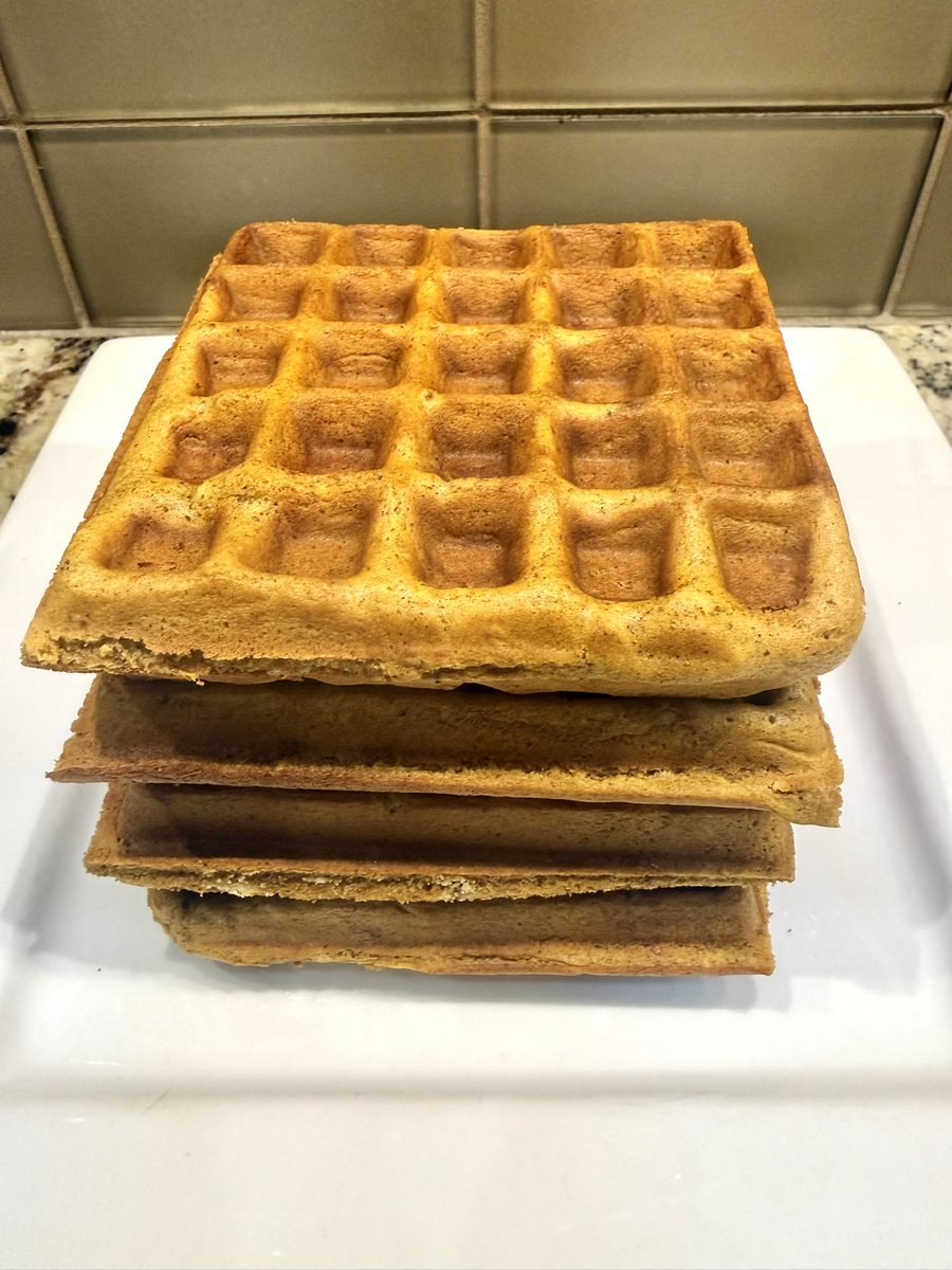 ErinnFL's tweet photo. Went heavy on the spice. Pumpkin pie waffles à la mode for breakfast. https://t.co/o0bENenBXD