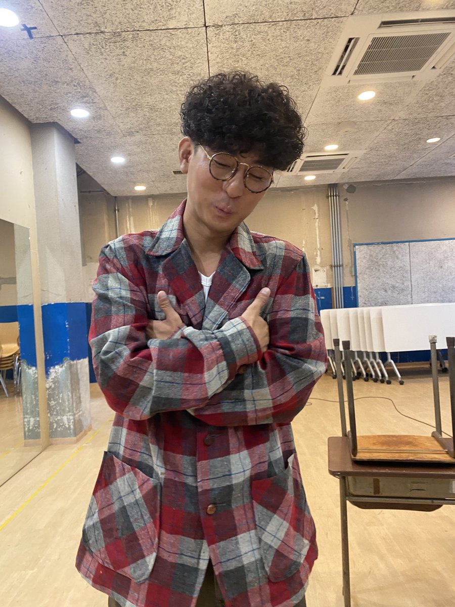 takuroustaff's tweet photo. なんと！この度！
木村拓哉さんのYouTubeチャンネル
「木村さ〜〜ん」に出演させていただきました👏👏👏

憧れの木村拓哉さんに会いにきていただき、感無量でございました…！

きむらさんにとって忘れられない大切な日になりましたね☺️
https://t.co/FrAuurBRjz https://t.co/Ibxlk9iKK6