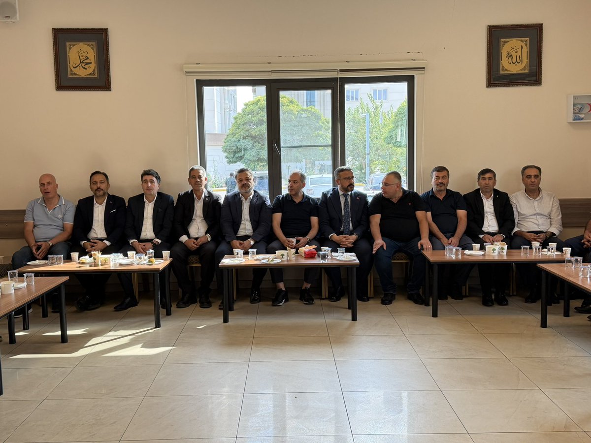 mehmetyilmazmy_'s tweet photo. Mhp Belediye Meclis Üyesi Adayı Sn.Erkan Kılıç’ın Annesi Sevim Kılıç’ın Vefatından Dolayı Taziyesine Katılarak, Başsağlığı Diledik.

Merhumenin Mekanı Cennet Olsun.🤲

@RTErdogan
@abuyukgumus
@abdulhamitgul
@fmfedaioglu
@FatmaSahin https://t.co/RmJD4ssn7y