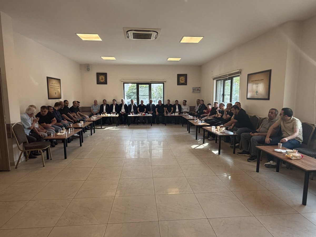 mehmetyilmazmy_'s tweet photo. Mhp Belediye Meclis Üyesi Adayı Sn.Erkan Kılıç’ın Annesi Sevim Kılıç’ın Vefatından Dolayı Taziyesine Katılarak, Başsağlığı Diledik.

Merhumenin Mekanı Cennet Olsun.🤲

@RTErdogan
@abuyukgumus
@abdulhamitgul
@fmfedaioglu
@FatmaSahin https://t.co/RmJD4ssn7y