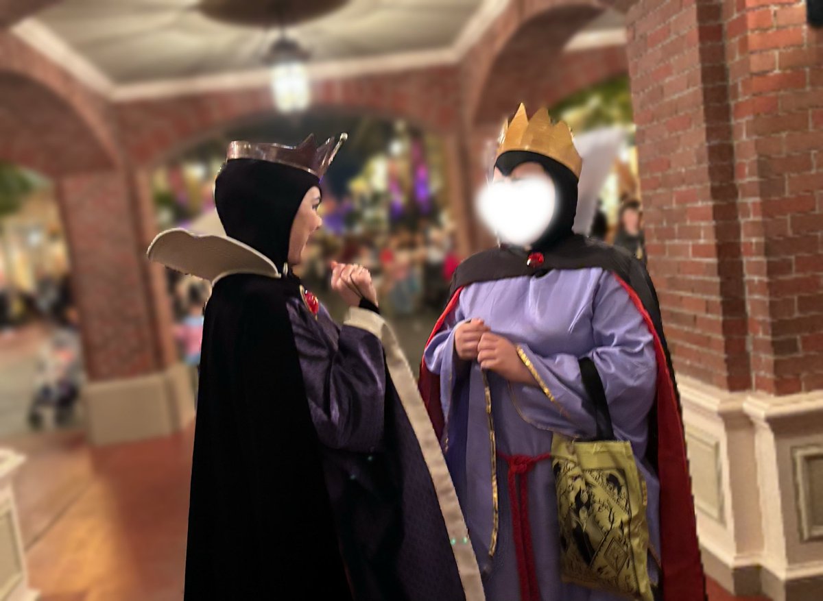 nnkchn_0104's tweet photo. 二回目は女王👑とクルエラ👠で🏰インしてきた！先週に引き続き雨だったけど、去年のリベンジが全部叶ってよかった！💪
最後の最後で女王様にも会えたので大満足です😭😭😭うめち一日ありがとう！朝から夜までずっと笑って楽しかった🎶🎶 https://t.co/F9390AFler