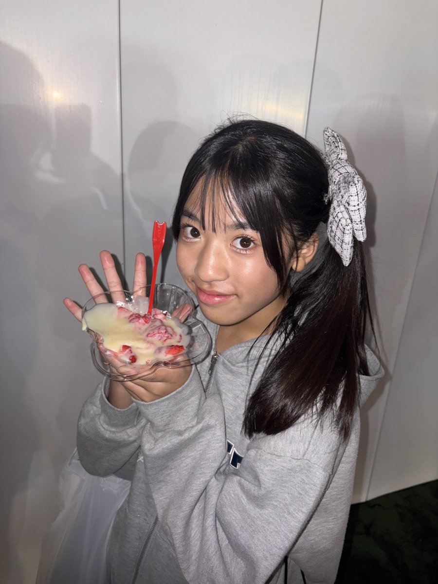Sa_yan_rie's tweet photo. 今日は川口たたら祭ありがとう
ございました！
またまた久しぶりのLIVEは
ドキドキしたけど楽しかった✨

終わったあとの出店で
けずりイチゴ🍓また食べた( ﾟДﾟ)ｳﾏｰ
ふうちゃんに写真撮ってもらった
やつー♡

見にきてくれた方ありがとう
ございました☺ https://t.co/SDeLarsuhd