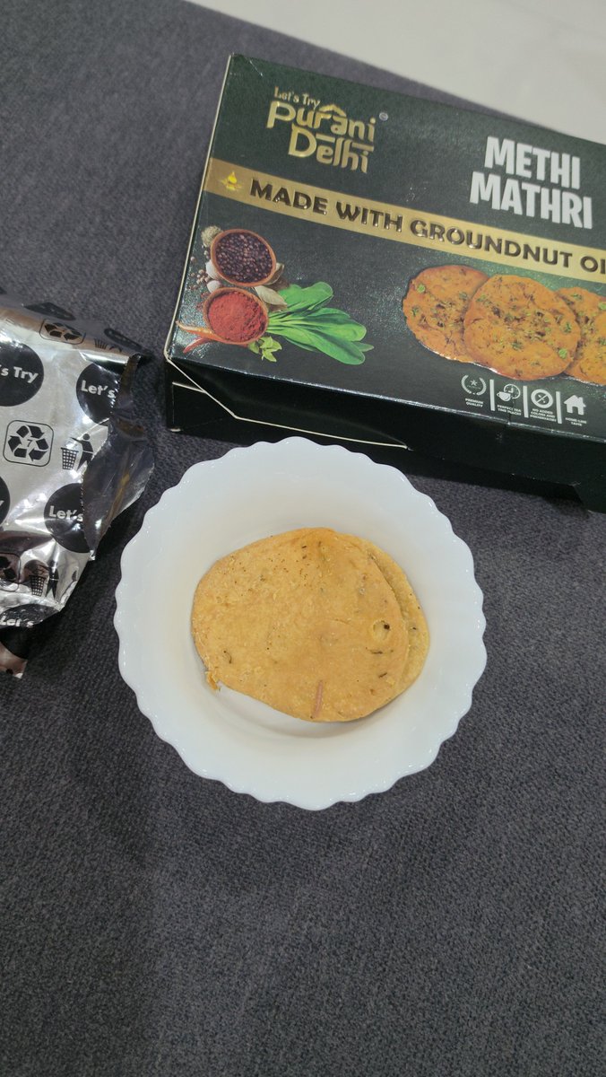 CFCRohan's tweet photo. Just ordered a Let's Try Methi Mathri from @Flipkartminutes in Mumbai &amp; to my horror there is a live worm inside the packet. I opened the supposed to be air tight packet I saw some flaky bits and understood there was something wrong. Shocking. @flipkartsupport  @FDA_MAHARASHTRA https://t.co/2YuZa8wHZM