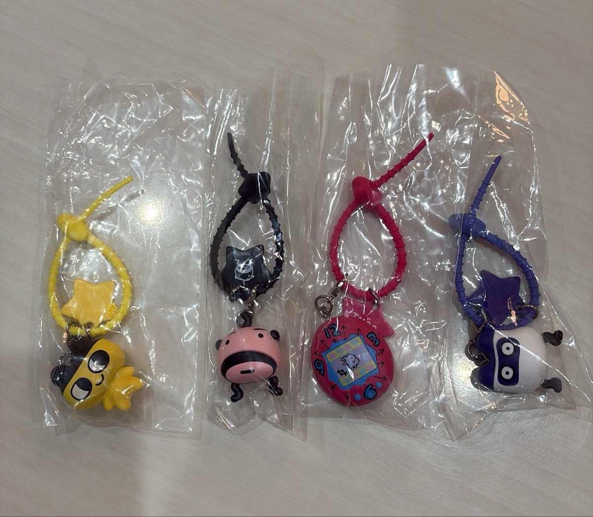 rabbitm00n3's tweet photo. 【交換】たまごっち カラフルマルチチャーム2

【譲】まめっち、ますくっち、たまごっち（ピンク）、おやじっち

【求】みみっち

郵送での交換希望です。
検索からお気軽にお声がけください。 https://t.co/Zuo7LurDvB