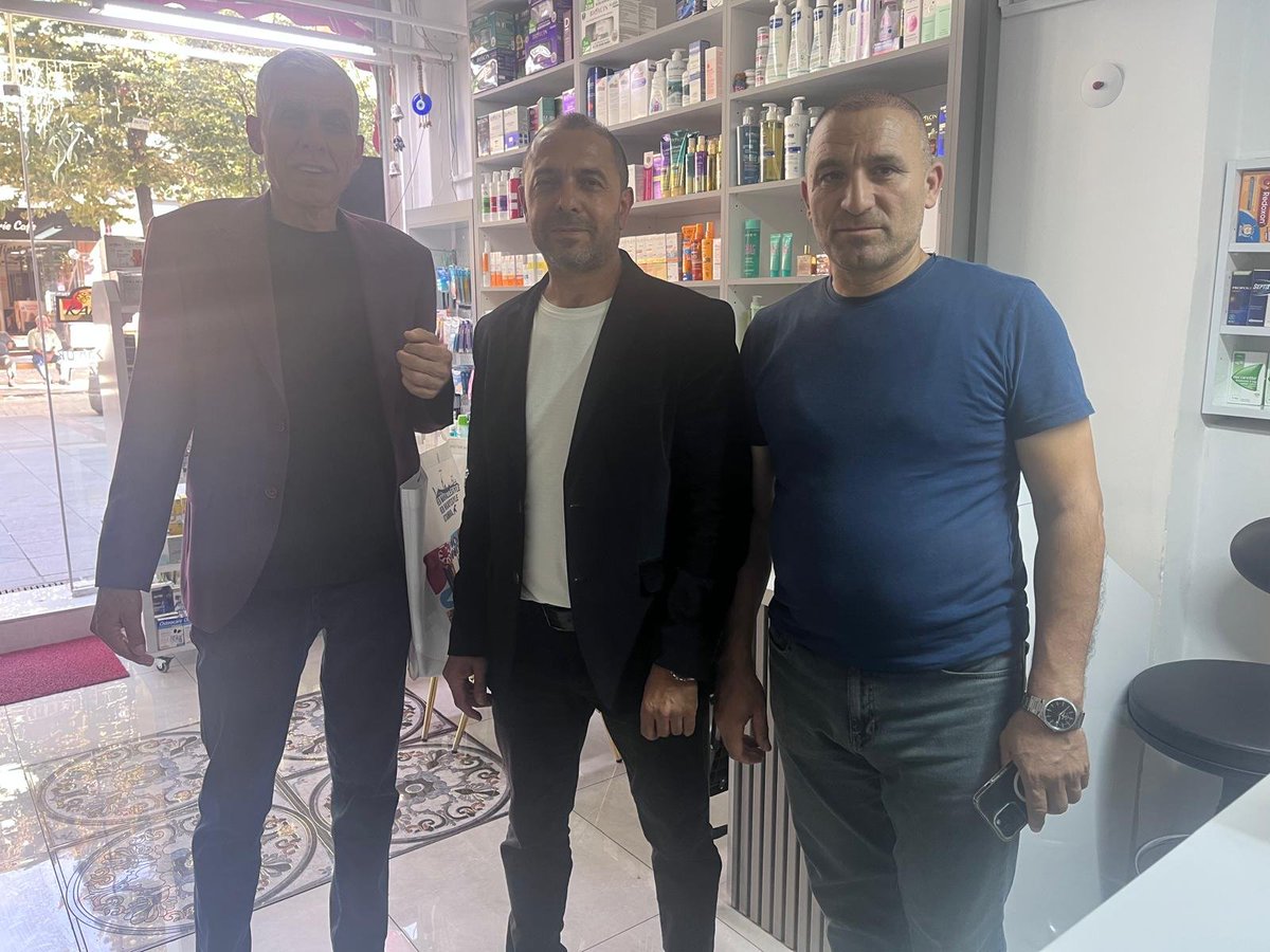 Nurark_34's tweet photo. Nuripaşa Mahallesi olarak Nuripaşadaki eczaneleri Mahalle Başkanı @SelamiKaraomer Zeytinburnu İlçe Yönetimden Hayri Aybek ile ziyaret ederek Besmele-i Şerif takdim ettik. Sağlığımız için emeği geçen tüm eczacıların 25 EYLÜL ECZACILAR GÜNÜNÜ KUTLUYORUZ... https://t.co/O6CkMvOFde