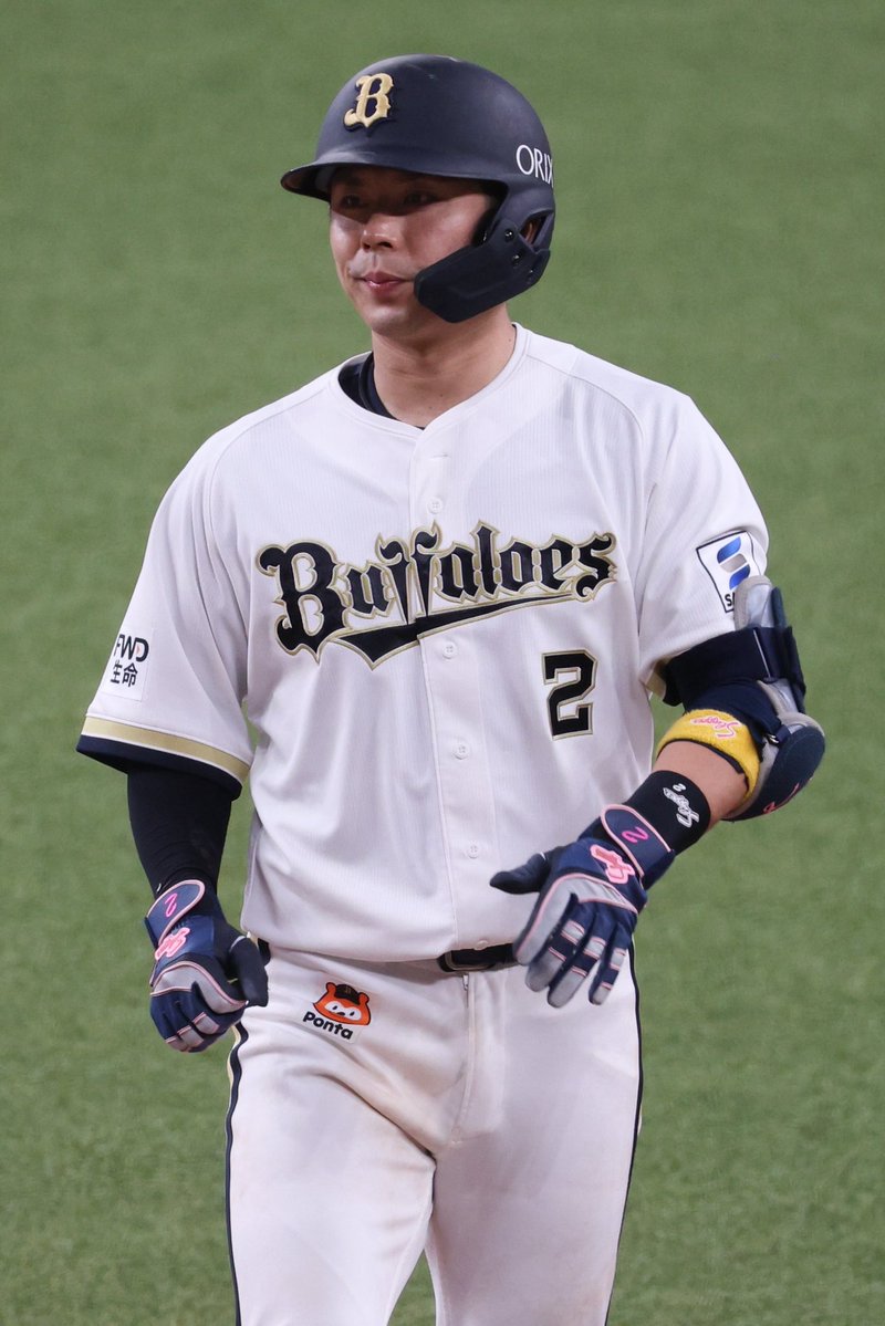 2n2nknkn's tweet photo. にこにこ若月さんも、ナイスヒットな若月さんも見れて良かったー！
今季最初で最後の京セラ駆け込んでよかった笑

#若月健矢 https://t.co/wHyMcUYKlO