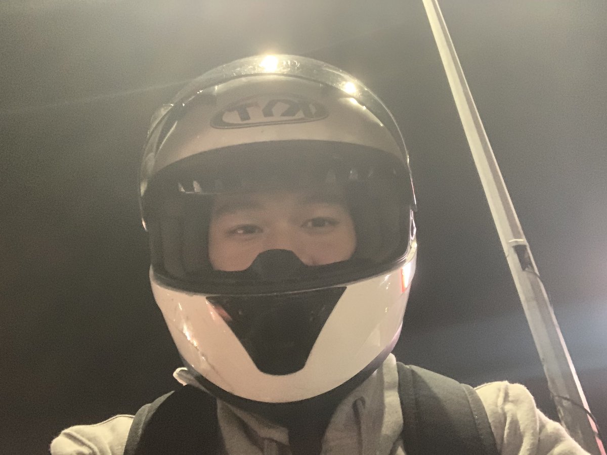 Gamaaaamine's tweet photo. Gua cocoknya pakai helm bogo deh 🫠 https://t.co/QcWYsM9yIz