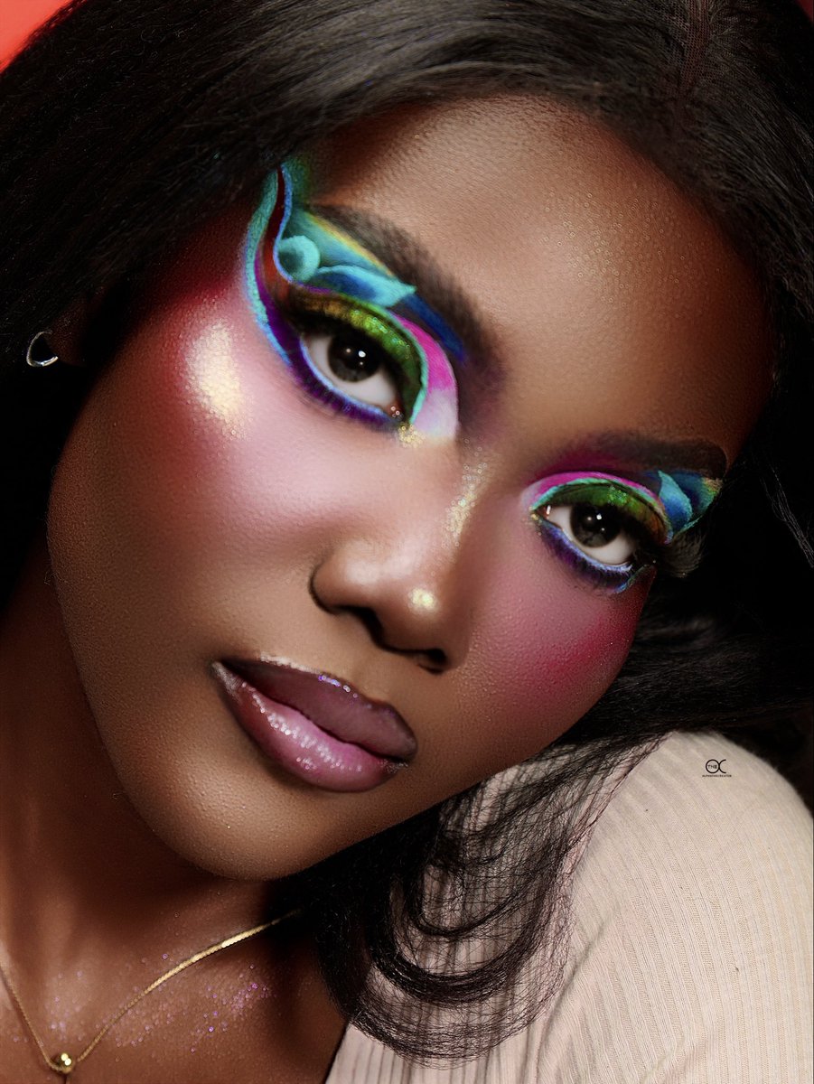 AwurikaPrincess's tweet photo. Yooooo i just ate shiii up!!!
Photo credit: @_theatc he delivered down
Makeup: by yours truly! https://t.co/LcEvrdPHgO