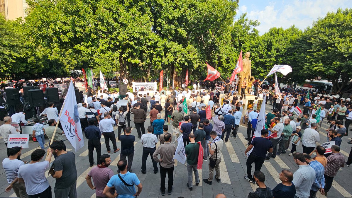 eypugrl's tweet photo. #AdanaBasınAçıklaması
#KardeşlerimizeOzgürlük
SemraHocaya Ozgürlük
AlparslanHocaya Ozgürlük
ZulmeKarşı Meydanlardayız https://t.co/vwwYBiuJqE