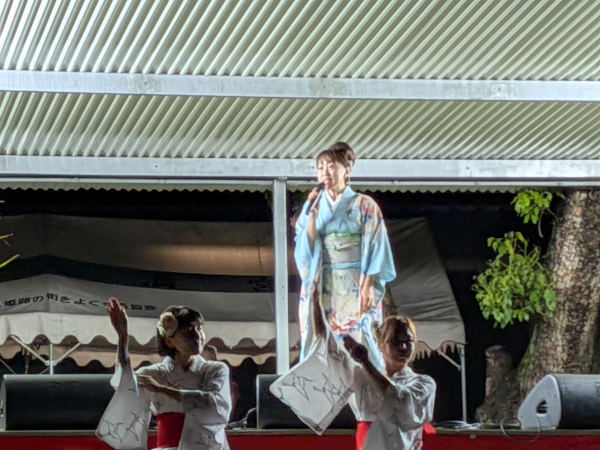 masa_bontan's tweet photo. 今夜は地元の神社の観月会
スペシャルゲスト　#城山みつき　さんのステージ
「千姫絵巻踊り」がすごくよかった👍
地元姫路で流行ってほしい✨ https://t.co/DhGD6RCow7