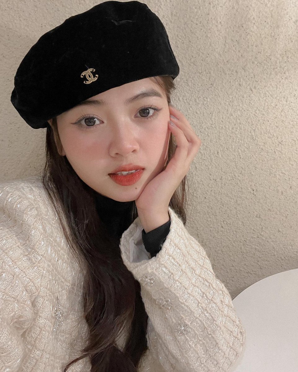 jegrandini's tweet photo. 人生は選択の連続だ。今日選んだ道が、未来の自分を作る。みんなの意見も聞かせてね。 💖
iIyB https://t.co/EWFe65MU8B