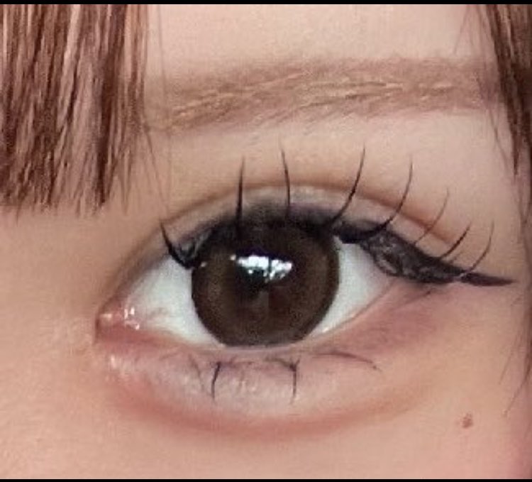 0xx2l's tweet photo. 1枚目から2枚目の二重幅にしたいんだけどこれは瞼の脂肪取りしたら少しは近づけるのかな泣 

埋没してもらった医師には、瞼の脂肪があるから平行は難しいと言われたから末広にしてもらったんだけどあんまり納得いってない。（т-т）💧
 #埋没  #整形垢さんと繋がりたい https://t.co/f8Mj38VEPu