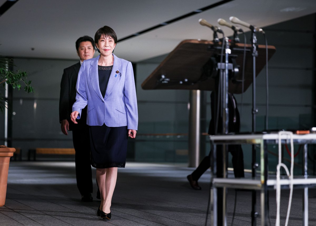 PressSec_JP's tweet photo. 日米電話会談後高市総理はぶらさがり会見を行いました

「米中首脳会談について詳細に説明・・・中国を巡る諸課題を中心に意見交換を行いまして、日米の連携を確認」

「日本と米国は今やもう最も信頼し合える同盟国となっている・・・共に地域そして世界の平和と安定に貢献していくということを確認」 https://t.co/MBe8tWrIa7