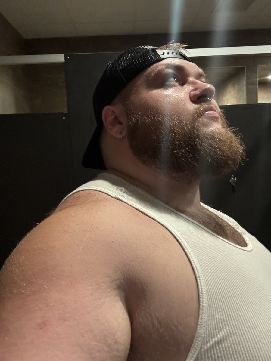 chuggzzy's tweet photo. anyone who’s sexy come to the beat https://t.co/vqBTSphYWu