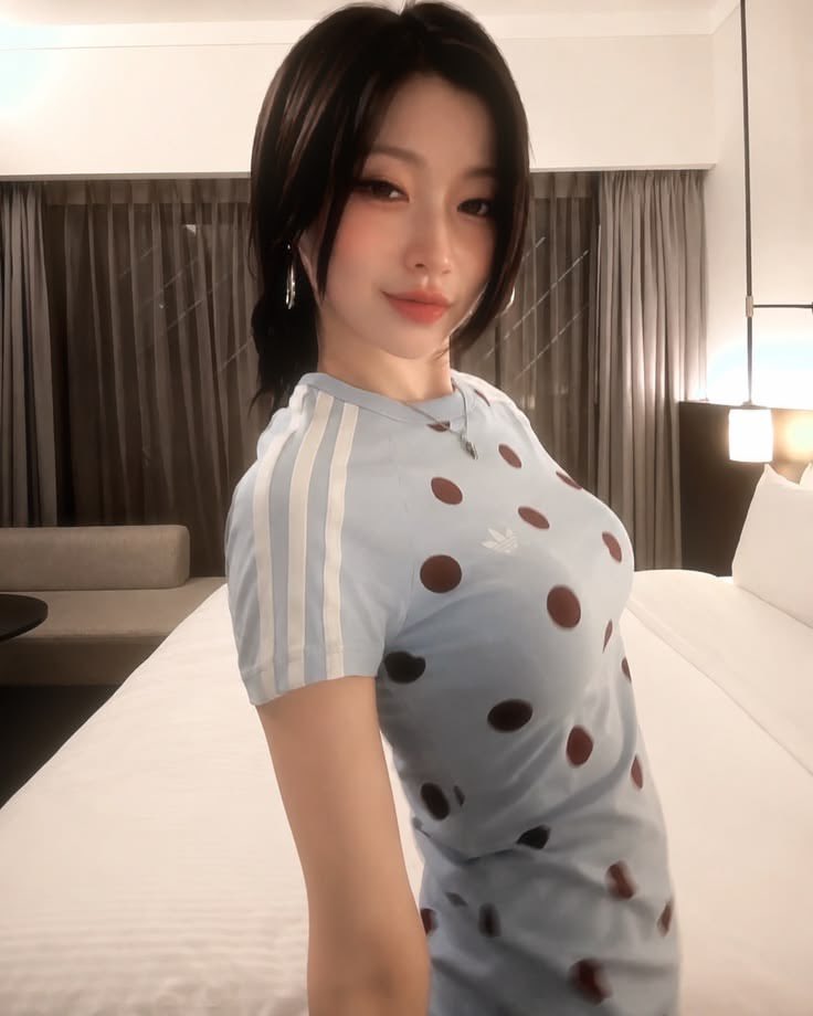 enamiasanews's tweet photo. [🎙️] ASA revealed on the “All Night Nippon” podcast that she used to practice in front of a printed photo of YG’s CEO during monthly evaluations! 😭😂

🐰 : “During the monthly evaluations I was really, really nervous, really scared, so when I practiced, I printed out YG’s face — the face of YG’s CEO, and stuck it on the mirror”
🦥 : “We did that, right?”
🐰 : “and practiced in front of it. And we even made the producers into dolls — creating that atmosphere starting from practice, and getting used to it. I did that.”
🦥 : “That happened!”
🐰 : “Do you remember that printed face?”
🦥 : “I remember, I remember!”
🐰 : “Sorry (to the CEO) — I printed out your face!”

ONE FINAL MIC WITH RUKASA
#RUKASA_HostsFinalNight
#RUKA #ENAMIASA #BABYMONSTER