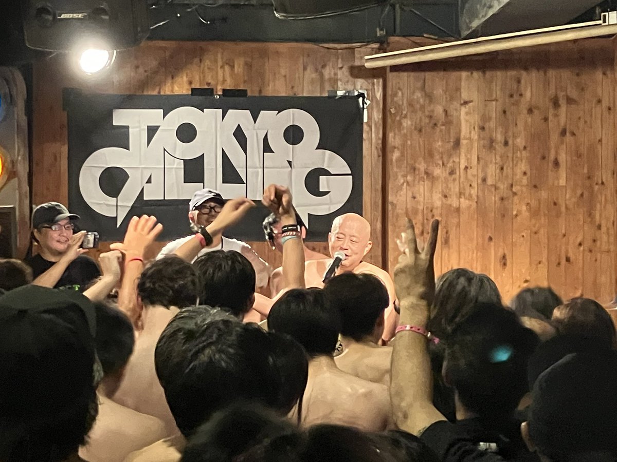 Gdur3D's tweet photo. トーキョーコーリング新宿、完走しました。開演からでも9時間超え、楽しかったけどさすがに疲れた。おジャ魔女に始まりオアシスに終わる充実の土曜日。明日は少し休もう〜ラララと言いたいとこだが出かけなきゃ(ライブではありません、残念ながら)。 https://t.co/lhlvUNpQ5H
