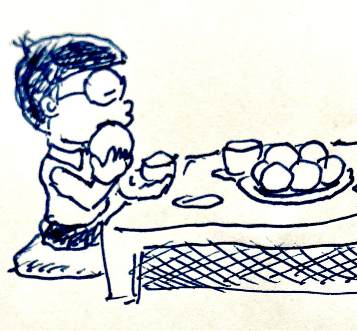 _Kazami__'s tweet photo. 藤子・F・不二雄先生のマンガに白くて大きくて丸い（まんじゅう？）お菓子をパクパク食べているシーンよく出てくるけど、めちゃくちゃうまそうなんだよな https://t.co/rmZAymTb0K