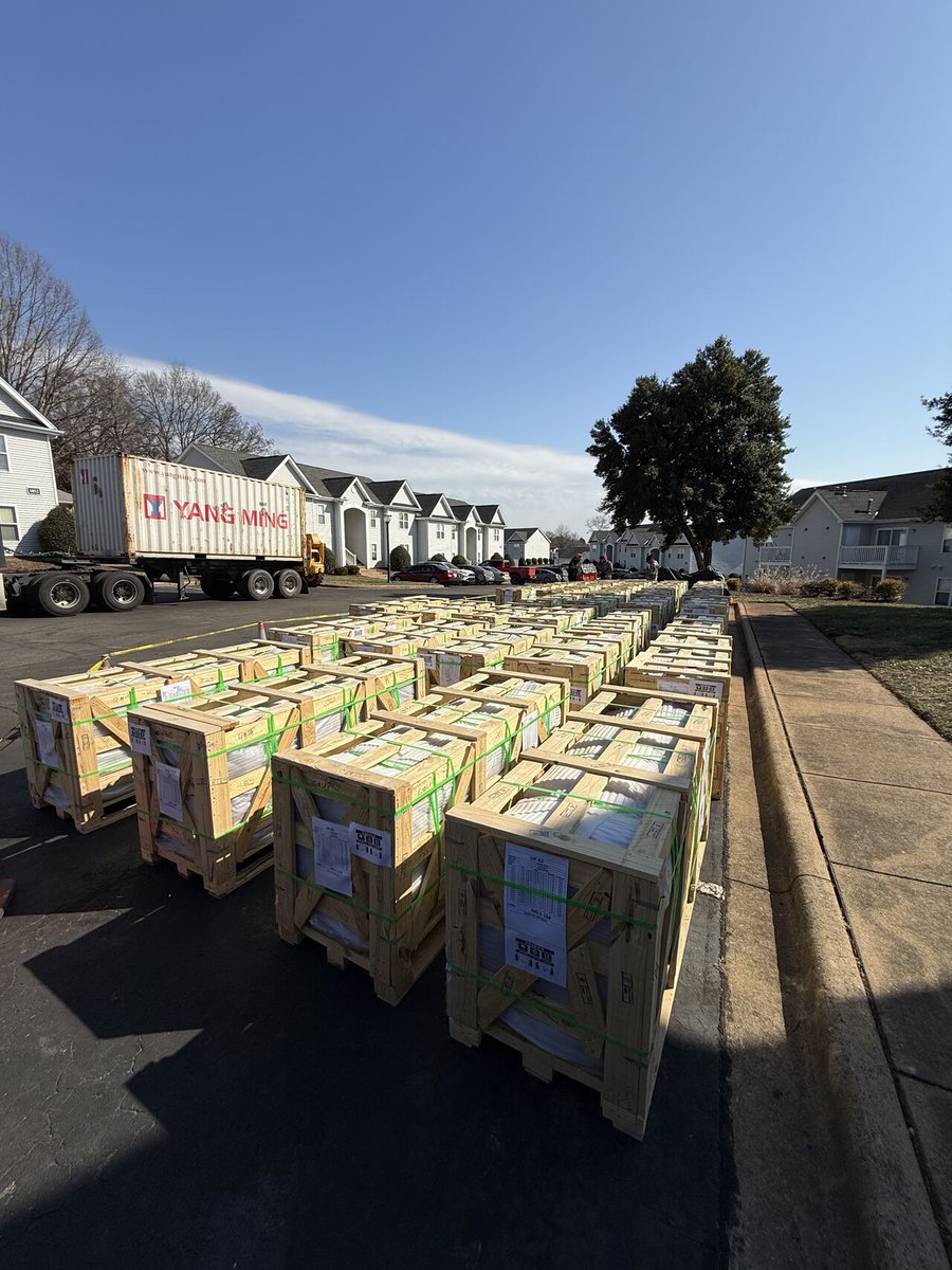 RockofAgesCons's tweet photo. 🚀 Materials have landed. Ready to start 200 units of renovation in NC.
#MultiFamily #Renovation #ImportGranite #ImportCabinets https://t.co/daA3k7A9hy
