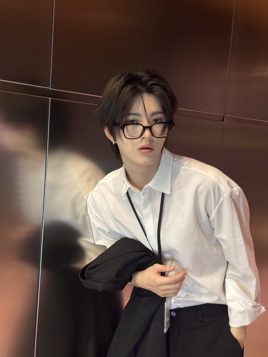 XODIACOfficial's tweet photo. 全首尔最有腔调的男人来了😎

#XODIAC #소디엑
#LEO #리오
#TheEarlySpring https://t.co/yDjeDB911N