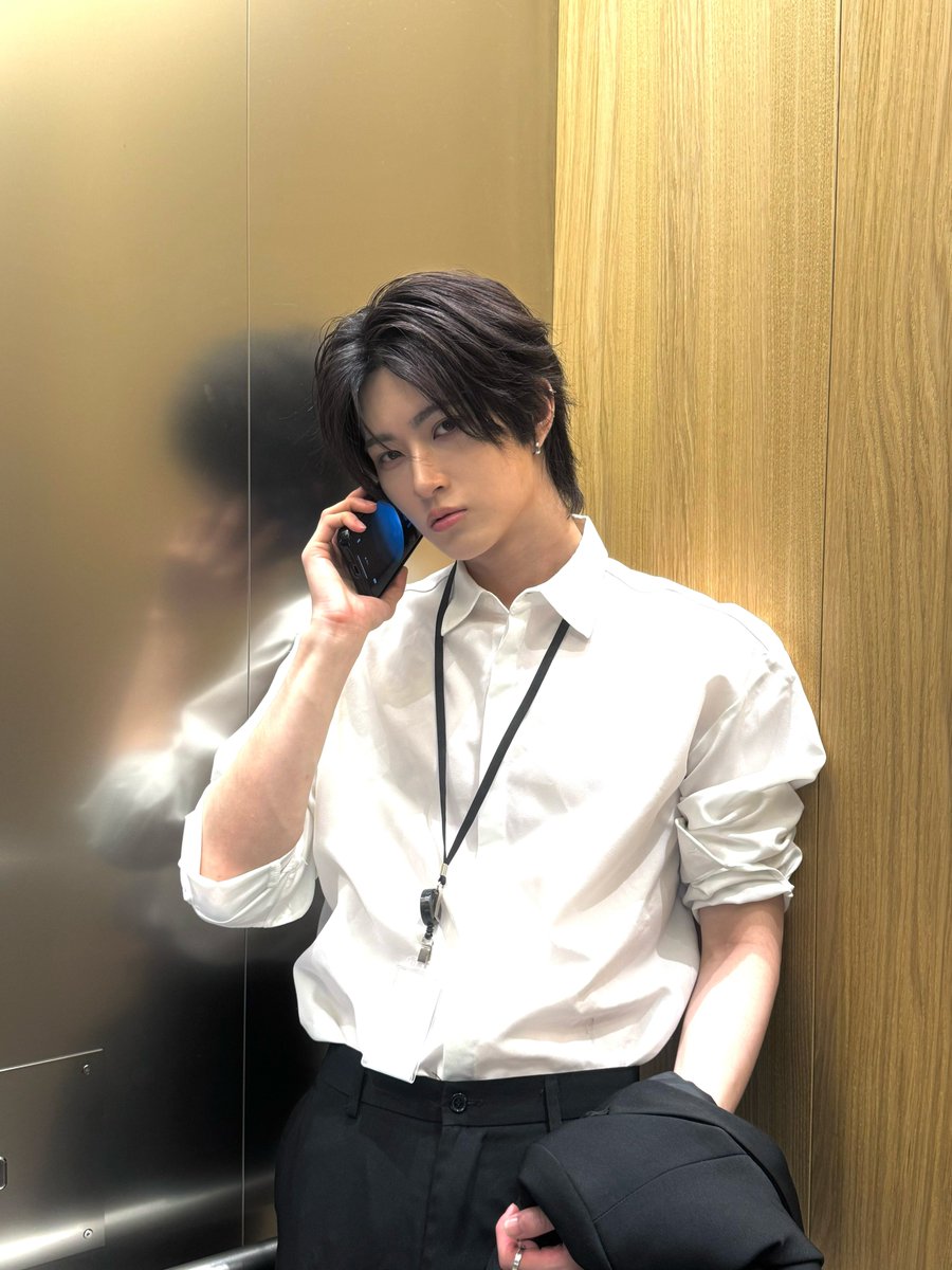 XODIACOfficial's tweet photo. 全首尔最有腔调的男人来了😎

#XODIAC #소디엑
#LEO #리오
#TheEarlySpring https://t.co/yDjeDB911N