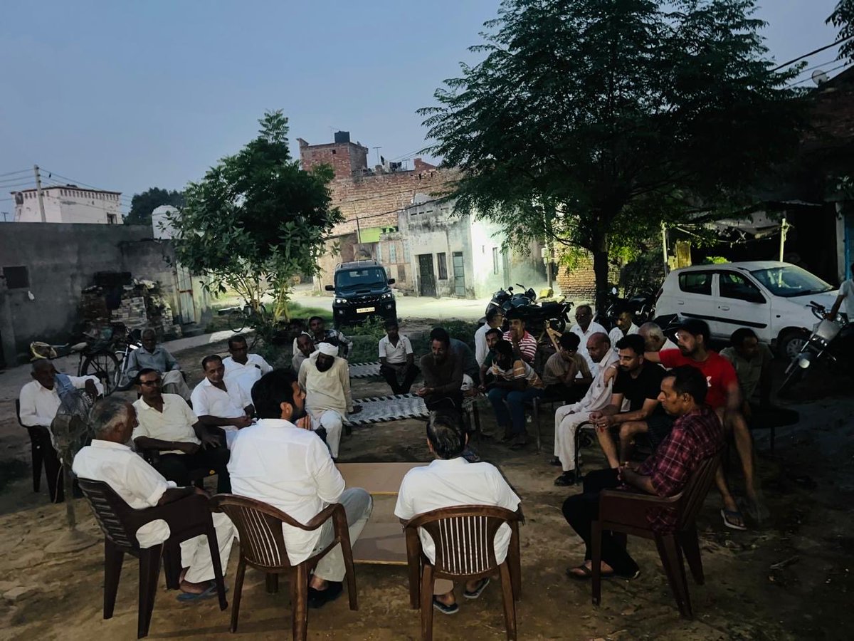 umeshkamboj5's tweet photo. लगातार चल रहे जनसंपर्क अभियान के तहत हल्का रादौर के गांव कुंजल में अपनों के बीच पहुंचकर साथियों से आत्मीय मुलाकात हुई।
अपनों का स्नेह, विश्वास और समर्थन ही मेरी सबसे बड़ी ताकत है।
#Haryana #Congress #Radaur https://t.co/MyKWKMMTcy
