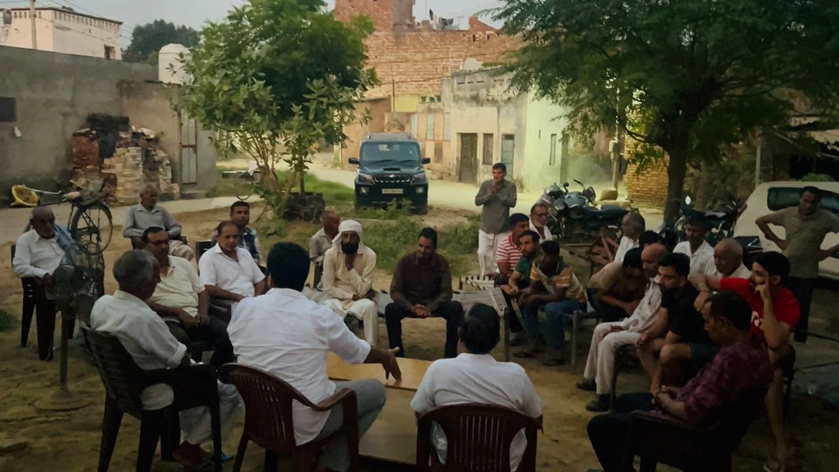 umeshkamboj5's tweet photo. लगातार चल रहे जनसंपर्क अभियान के तहत हल्का रादौर के गांव कुंजल में अपनों के बीच पहुंचकर साथियों से आत्मीय मुलाकात हुई।
अपनों का स्नेह, विश्वास और समर्थन ही मेरी सबसे बड़ी ताकत है।
#Haryana #Congress #Radaur https://t.co/MyKWKMMTcy