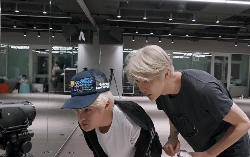 leesoleeso_'s tweet photo. 커플브이로그잖아이건 https://t.co/hilXGSqtvd