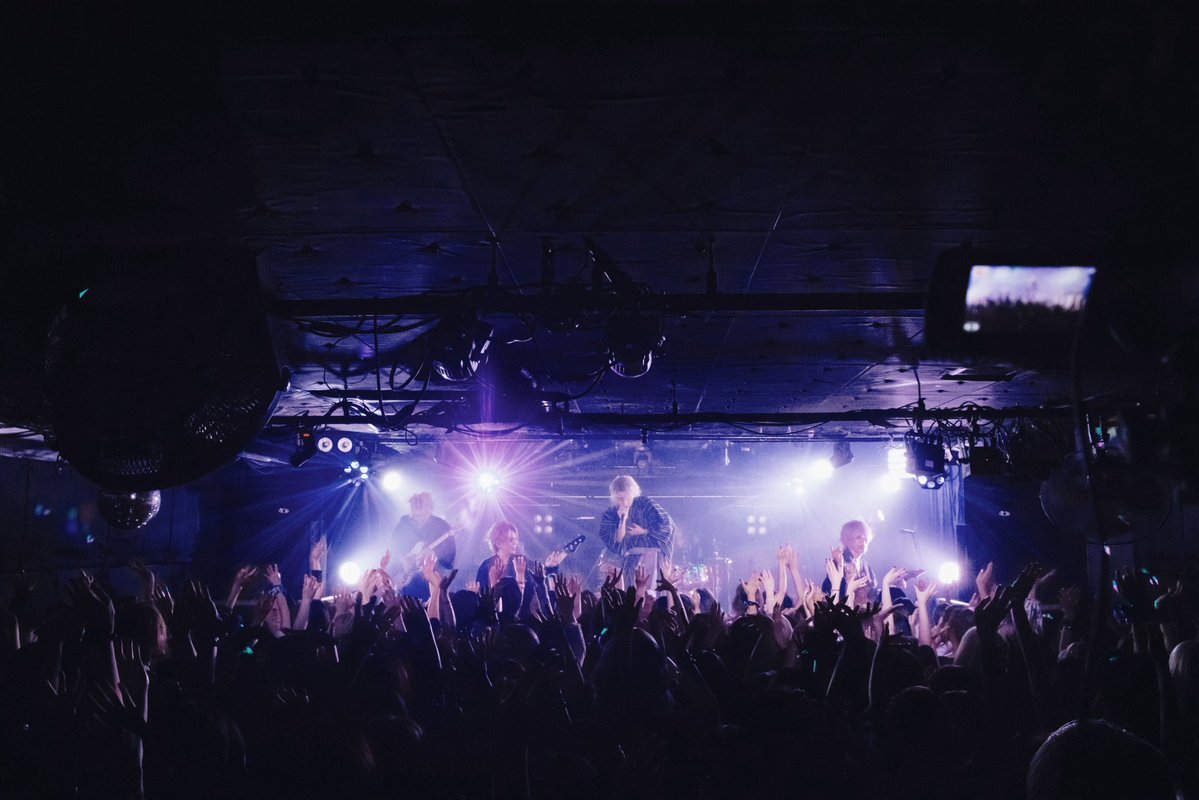 XANVALA's tweet photo. 【本日のお礼】

XANVALA SUMMER EVENT "SPARKLING HOME"
-BlackHole 17th ANNIVERSARY-

▼SET LIST
01. DAYS
02. キネマ
03. 鱗粉
04. 杪夏
05. 誰が為の幸福論

ご来場ありがとうございました！

photo by @kiwamu_kai 

#XANVALA https://t.co/6XJv27jm0T