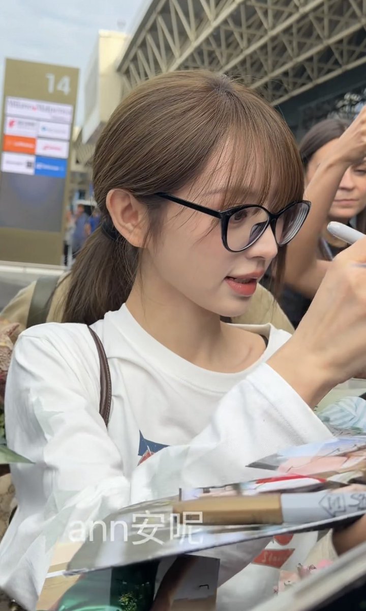freezyfriendzy's tweet photo. Rl tian xiwei 😳 https://t.co/fM0DKC78iR