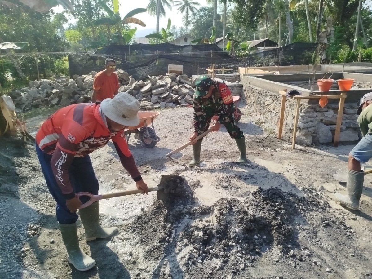 M1513sbb's tweet photo. Babinsa Koramil 1513-01/Piru Bantu Warga Cor Slop Pondasi Rumah.

Baca selengkapnya👇
https://t.co/KTy4YYlRA9 https://t.co/0Iy67m4H2R