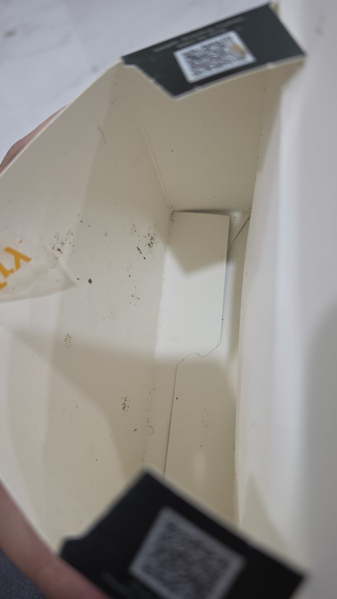 CFCRohan's tweet photo. Just ordered a Let's Try Methi Mathri from @Flipkartminutes in Mumbai &amp; to my horror there is a live worm inside the packet. I opened the supposed to be air tight packet I saw some flaky bits and understood there was something wrong. Shocking. @flipkartsupport  @FDA_MAHARASHTRA https://t.co/2YuZa8wHZM