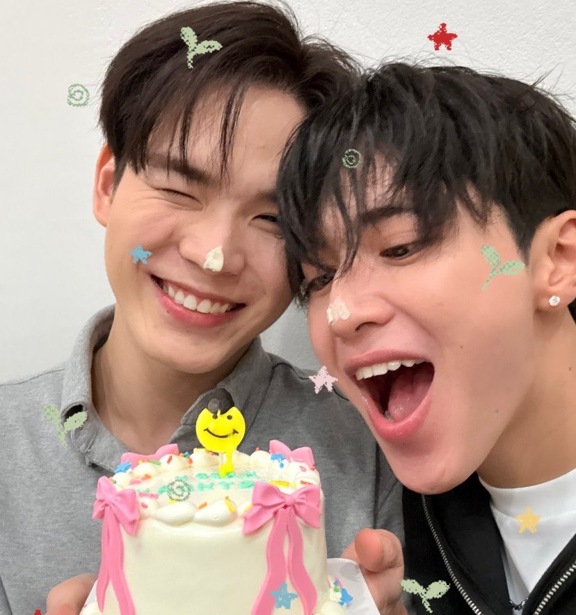wongravaist's tweet photo. u + me = <3 !! 💌💌💌 https://t.co/0rBsM3ft0J