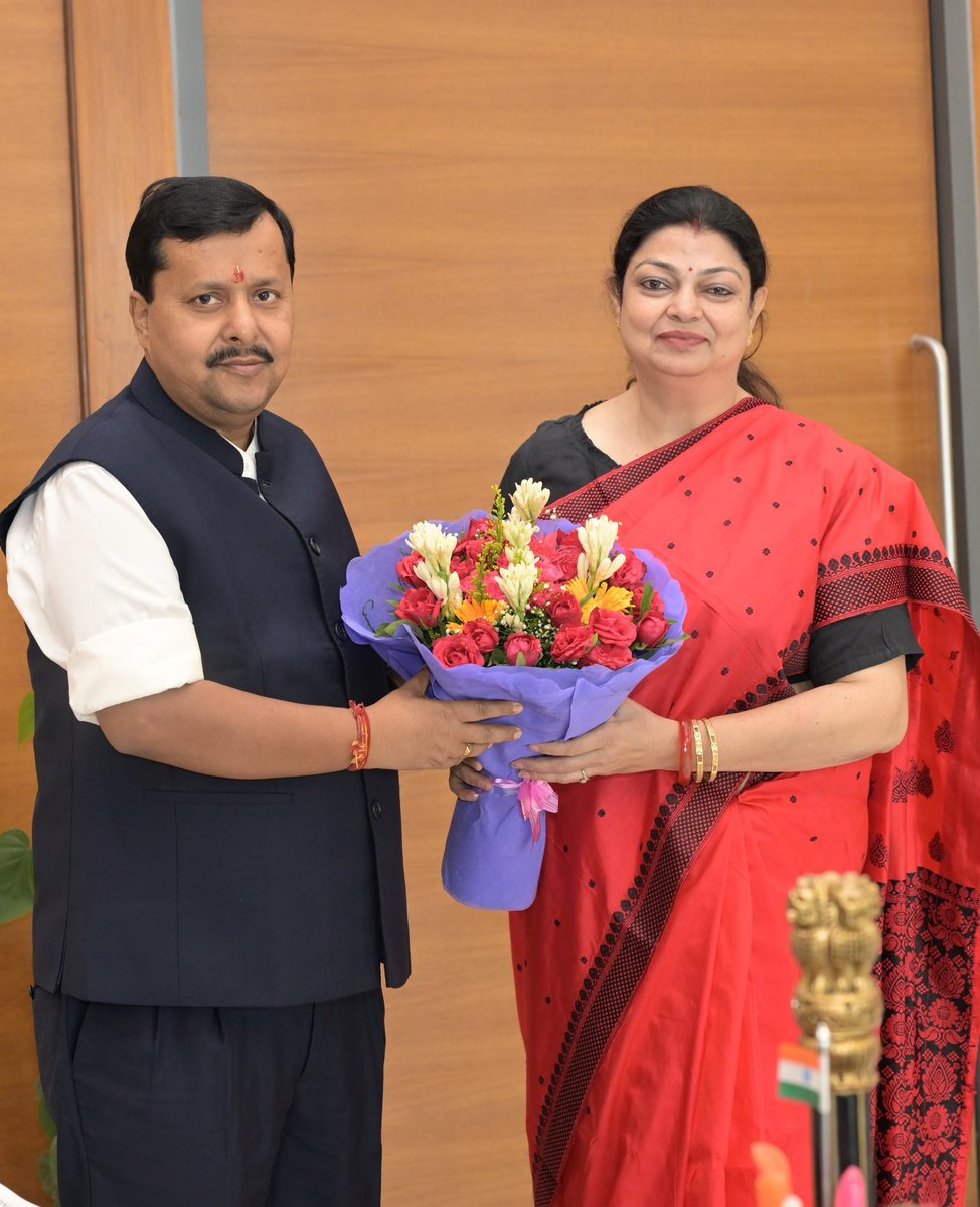 DarshanaSingh76's tweet photo. भारतीय जनता पार्टी, हिमाचल प्रदेश के सह-प्रभारी का दायित्व प्राप्त होने के पश्चात आज भाजपा के माननीय राष्ट्रीय अध्यक्ष श्री @NitinNabin जी से शिष्टाचार भेंट कर उनका मार्गदर्शन प्राप्त किया।

नवीन दायित्व के लिए माननीय राष्ट्रीय अध्यक्ष जी का हृदय से आभार। संगठन द्वारा सौंपे गए इस दायित्व का पूर्ण निष्ठा एवं समर्पण के साथ निर्वहन करने हेतु संकल्पित हूँ।