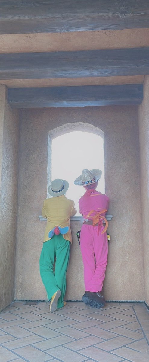 Mendacoscosplay's tweet photo. おそくほー！
9/25🌊

ホセパンしてきましたー！！🦜🐓
念願の推しが出来て感無量😭😭😭
最高だったからまたやりたい！！💚❤️

 #Dハロ仮装 
 #Dハロ仮装2026 https://t.co/N9zolub9I6