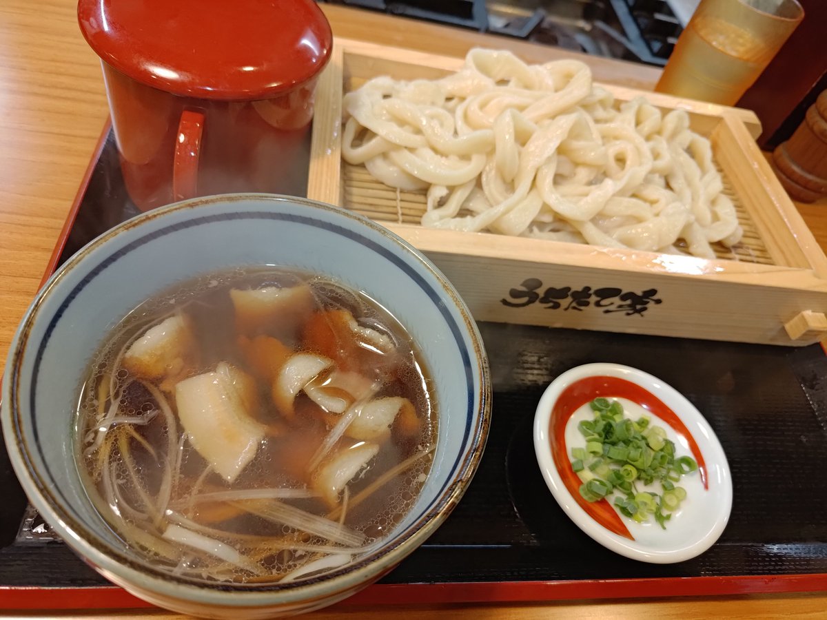 nkjmktr's tweet photo. 武蔵野うどん うちたて家@池袋（豊島区）で「肉汁うどん（普通）」を注文。2002年9月創業。弾力が強く噛むほどにウマいうどんを、かつお節が効いたつゆにつけて😋 普通盛で400g、後半ちょい顎が疲れてきた🤣 残ったつゆはうどんの茹で���で割って〆🥰 #うどん #東京都 https://t.co/ujhd3hfUnF