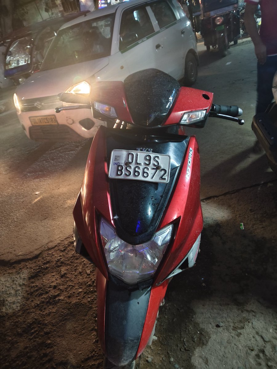 iamrk009's tweet photo. He parked it right in the middle of the road and left—there is no telling where he went. It has been standing there for the past hour, causing a traffic jam. 

Please take strict action against him.

#Delhipolice #Delhitrafficpolice #rekhagupta https://t.co/knAz9hvhSD