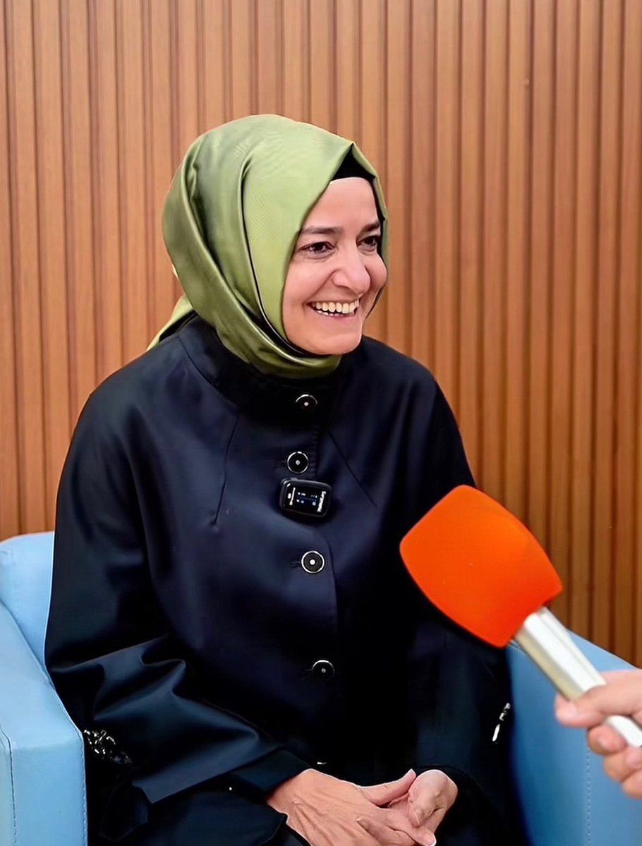 KendineMuhabir's tweet photo. Fon vurgununda adı geçen eski bakan Fatma Betül Sayan Kaya, iddialara cevap verdi;

“Müsait değilim”

(Notbir) https://t.co/8TdJ5VyFjh
