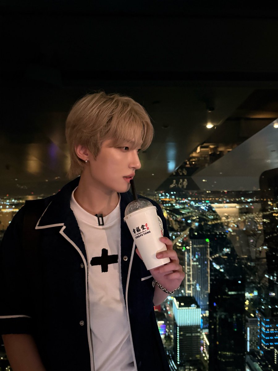 _official_DD's tweet photo. 🧋in Taipei

#DAILYDIRECTION #DD #데일리디렉션
#LIMJIHWAN #임지환 https://t.co/MrXGscuU9G