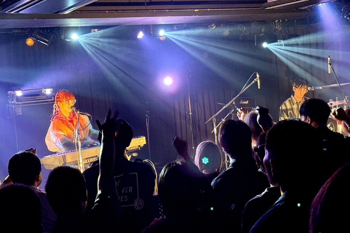 pop_snnid's tweet photo. サンキューめぐリズム‼️

1. ロックンロールシネマ
2. 愛はこんなに哀しいんか
3. あかるい秘密結社
4. この夜を科学する
5. エレクトリック修羅
6. 幸福な通電
7. spice
8. 暴露

全部ぶっ飛ばせそうな楽しい夜だったね、一緒に過ごしてくれたみんなありがとう！！
またやろうね https://t.co/RXuJ2uLyta