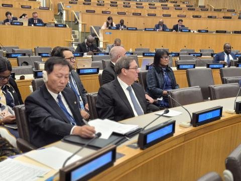 RadioHabanaCuba's tweet photo. #Actualidad 🇨🇺🇺🇳 #Cuba reitera respaldo a las causas que defiende el #GrupoDeLos77 y #China.
📌Intervención del canciller @BrunoRguezP en la 50a Reunión Anual de Ministros de Relaciones Exteriores del G77 y China. Nueva York, 25 de septiembre de 2026
https://t.co/8SQ11trL5p https://t.co/ZD8mZodN7g