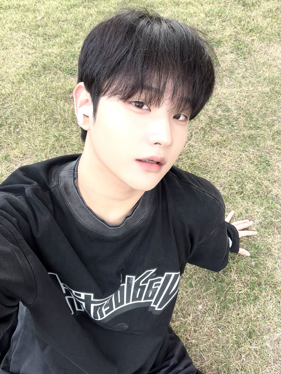 Ryumuhae's tweet photo. 얼굴 하얗게 다 날라간 노출 올린 사진들이 너무 웃겨 https://t.co/LQwPXbHfHJ
