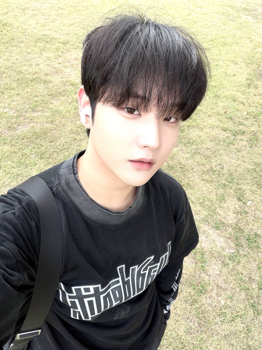 Ryumuhae's tweet photo. 얼굴 하얗게 다 날라간 노출 올린 사진들이 너무 웃겨 https://t.co/LQwPXbHfHJ