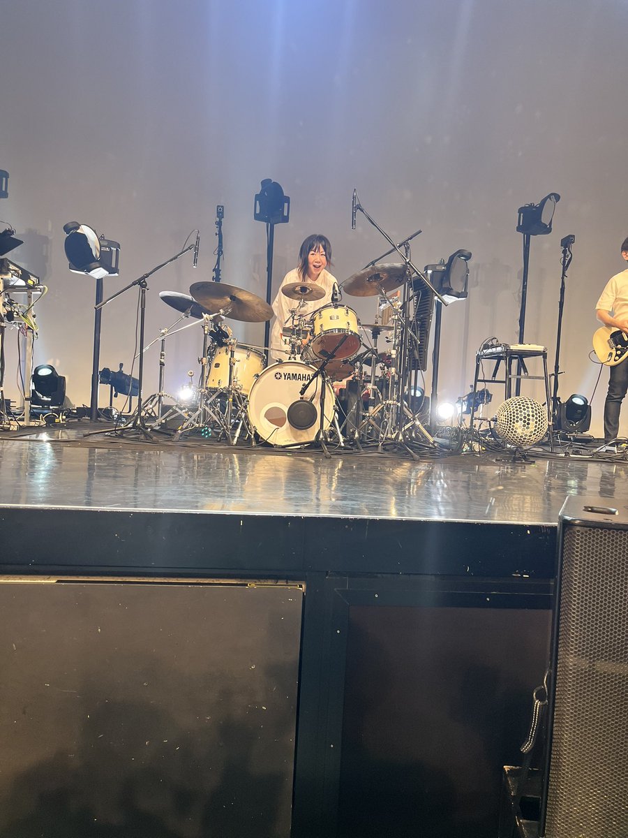 SSsnvg's tweet photo. 2018年電力ホール以来の #コーネリアス   ライブ。音と光のシャ��ーを浴びて最高のライブでした。#小山田圭吾 #堀江博久 #あらきゆうこ #大野由美子 最前列であらきさんの目の前。 https://t.co/Lfe2Ktsxsy