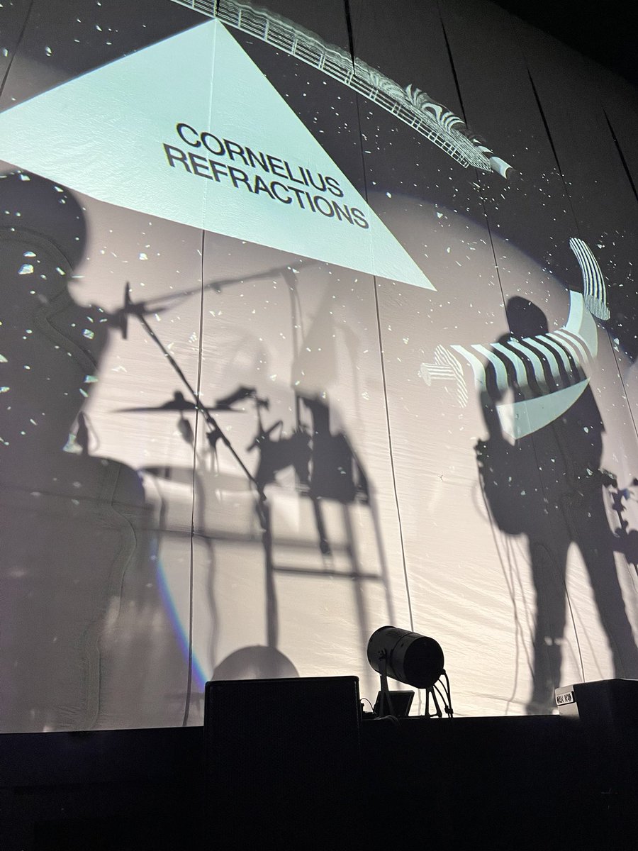 SSsnvg's tweet photo. 2018年電力ホール以来の #コーネリアス   ライブ。音と光のシャ��ーを浴びて最高のライブでした。#小山田圭吾 #堀江博久 #あらきゆうこ #大野由美子 最前列であらきさんの目の前。 https://t.co/Lfe2Ktsxsy