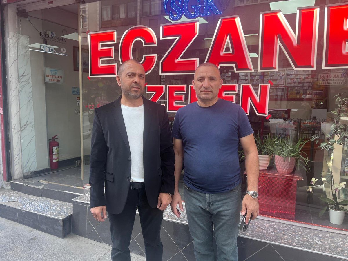 Nurark_34's tweet photo. Nuripaşa Mahallesi olarak Nuripaşadaki eczaneleri Mahalle Başkanı @SelamiKaraomer Zeytinburnu İlçe Yönetimden Hayri Aybek ile ziyaret ederek Besmele-i Şerif takdim ettik. 

Sağlığımız için emeği geçen tüm eczacıların 25 EYLÜL ECZACILAR GÜNÜNÜ KUTLUYORUZ... https://t.co/enEMQQwOBC