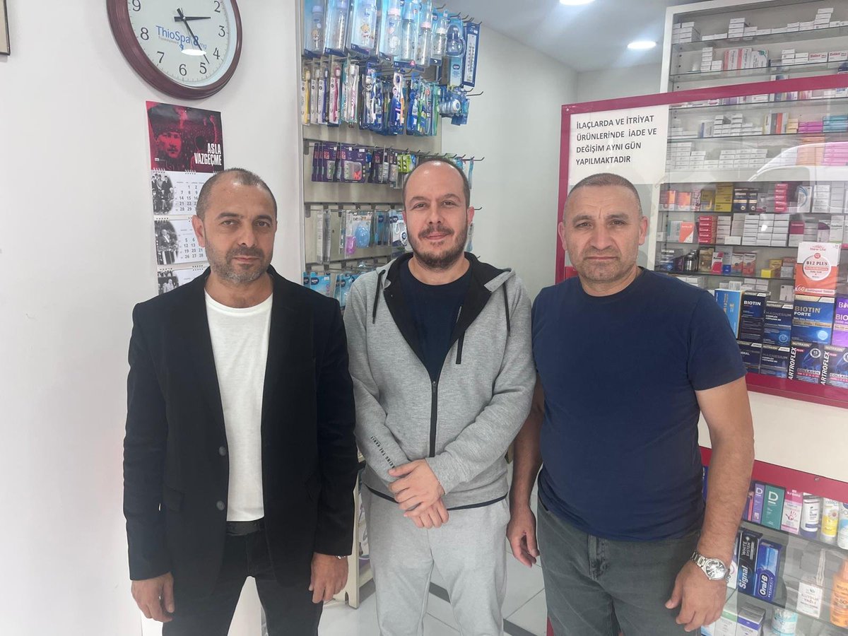 Nurark_34's tweet photo. Nuripaşa Mahallesi olarak Nuripaşadaki eczaneleri Mahalle Başkanı @SelamiKaraomer Zeytinburnu İlçe Yönetimden Hayri Aybek ile ziyaret ederek Besmele-i Şerif takdim ettik. 

Sağlığımız için emeği geçen tüm eczacıların 25 EYLÜL ECZACILAR GÜNÜNÜ KUTLUYORUZ... https://t.co/enEMQQwOBC