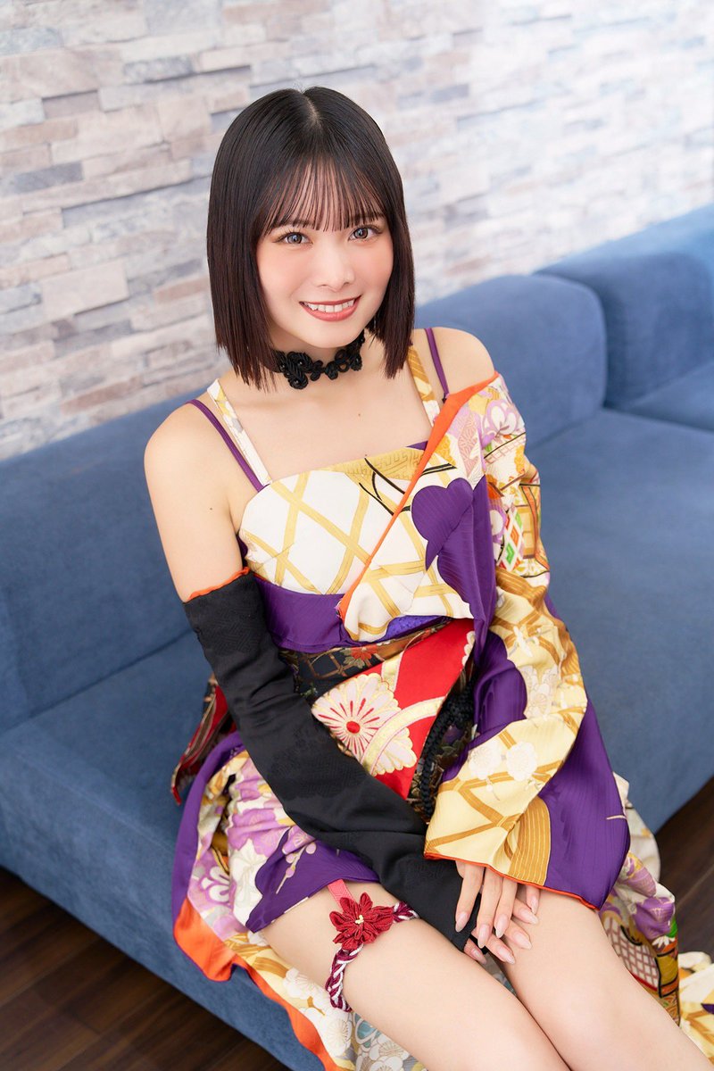 TopYell's tweet photo. 9月30日発売の『TopYellNEO2026AUTUMN』ではBEYOOOOONDS卒業後、ソロとして挑戦を続ける #山﨑夢羽 さんに直撃🎤　11月4日に発売される5thシングル『お作法さん』のこだわりや見どころ、グループ卒業からの意識の変化やファンへの想い、そして「アニメ主題歌」という大きな夢までたっぷり伺いました。 https://t.co/otcaTxganf