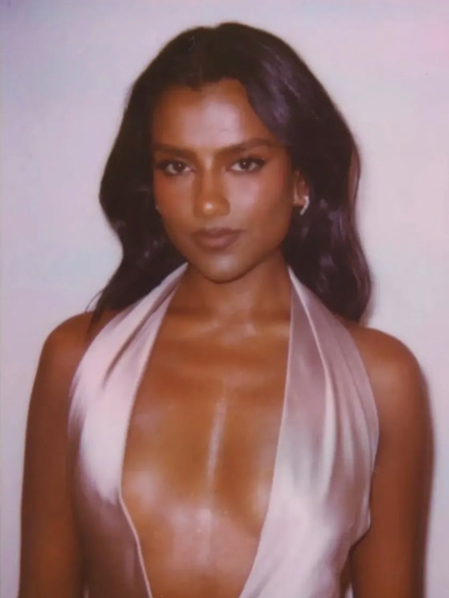 ourlovebelt's tweet photo. simone’s polaroids are always perfect 𓍼 https://t.co/zo8uTSU2t5